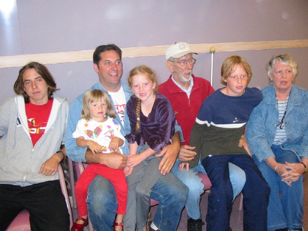 600x450 pixels (122K)