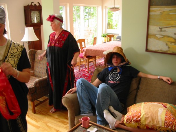 608x456 pixels (69K)